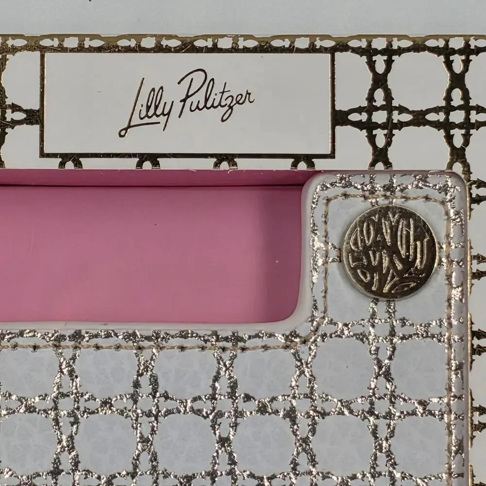 LILLY PULITZER EXPANDABLE PHONE POCKET – BROWN/WHITE GEO – SNAP CLOSURE